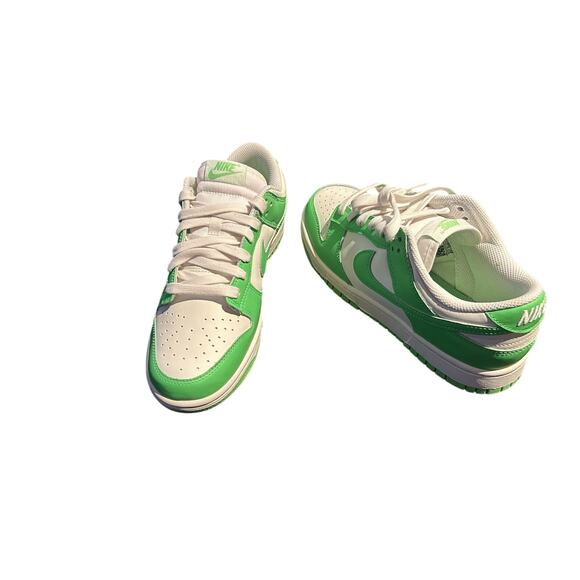 Nike Dunk Low Green Strike HV0842-133 New Size 8.5 Women - Picture 3 of 5